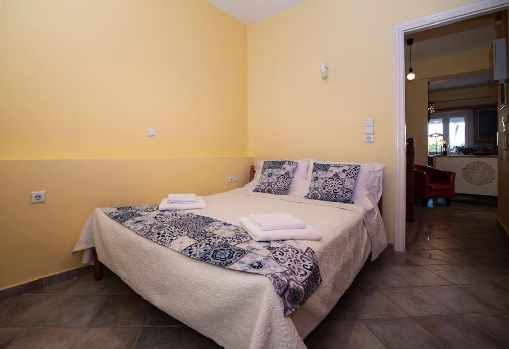 Μάνια Apartment Питагорио Екстериор снимка