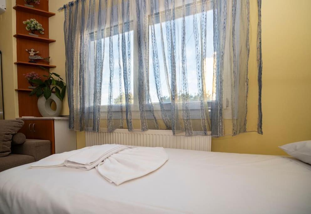 Μάνια Apartment Питагорио Екстериор снимка