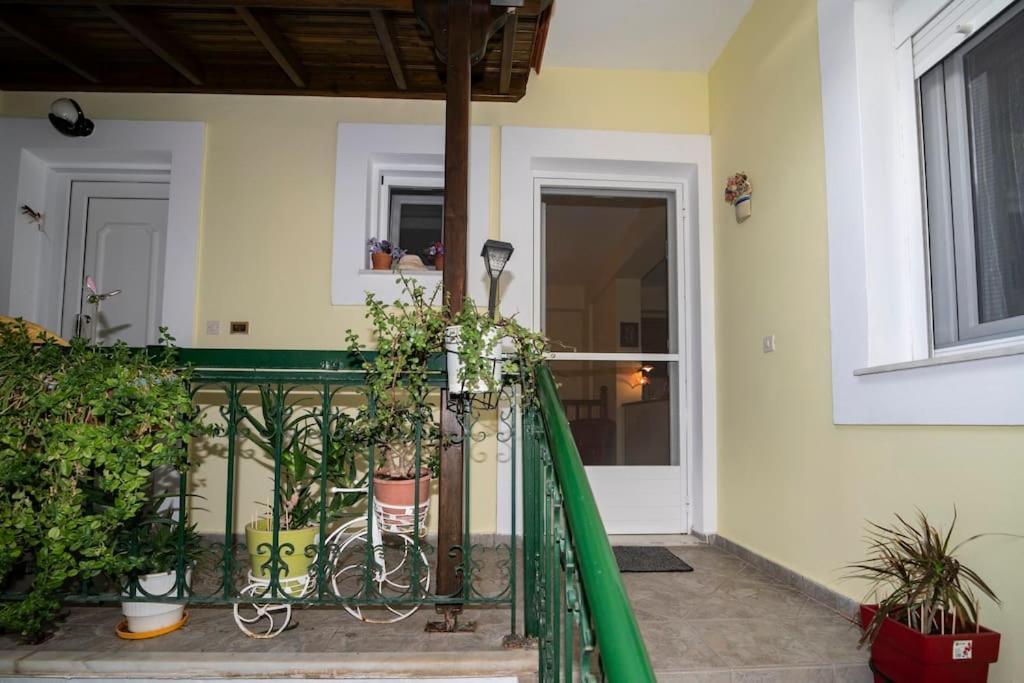 Μάνια Apartment Питагорио Екстериор снимка