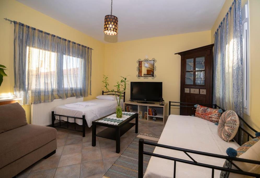 Μάνια Apartment Питагорио Екстериор снимка