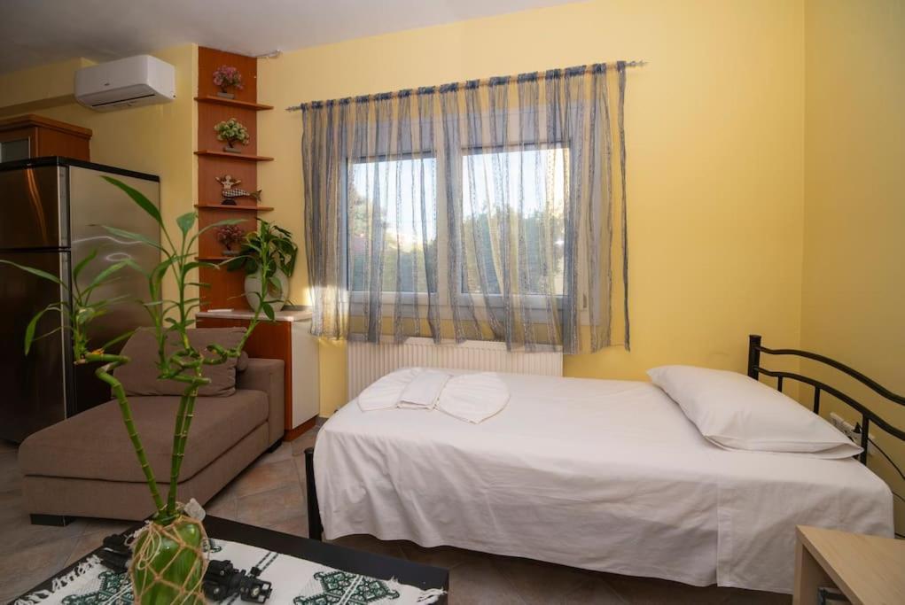 Μάνια Apartment Питагорио Екстериор снимка