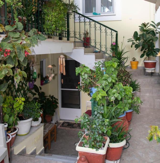 Μάνια Apartment Питагорио Екстериор снимка